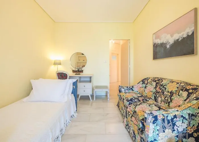 Central 3Br Apartment Next To Panormou Metro!