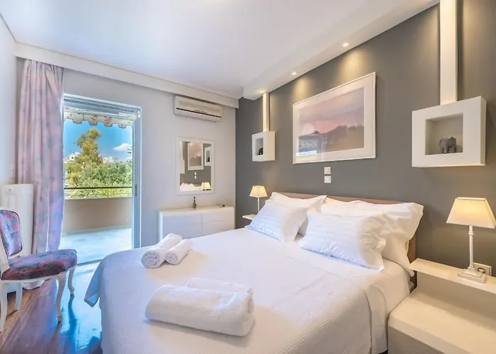 Central 3Br Apartment Next To Panormou Metro!