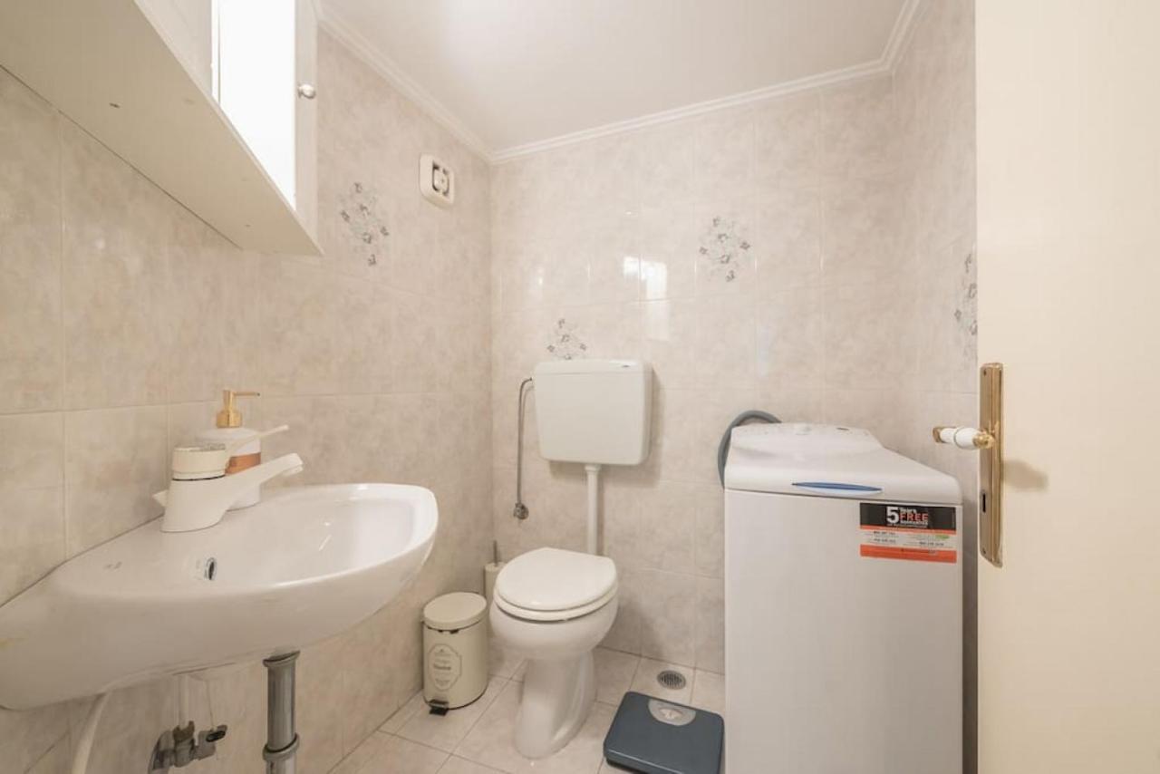 Apartment 3br Next To Panormou Metro!